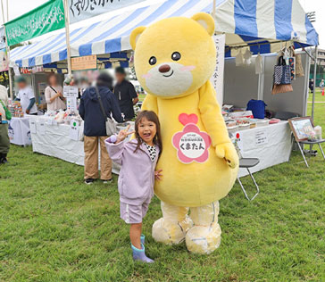 2025年10月12日 江戸川区民まつり参加者とくまたんの写真
