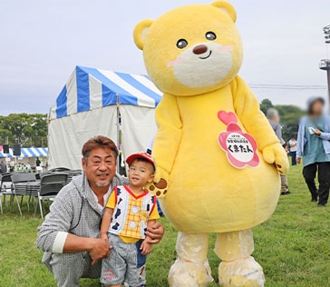 2025年10月12日 江戸川区民まつり参加者とくまたんの写真