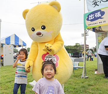 2025年10月12日 江戸川区民まつり参加者とくまたんの写真